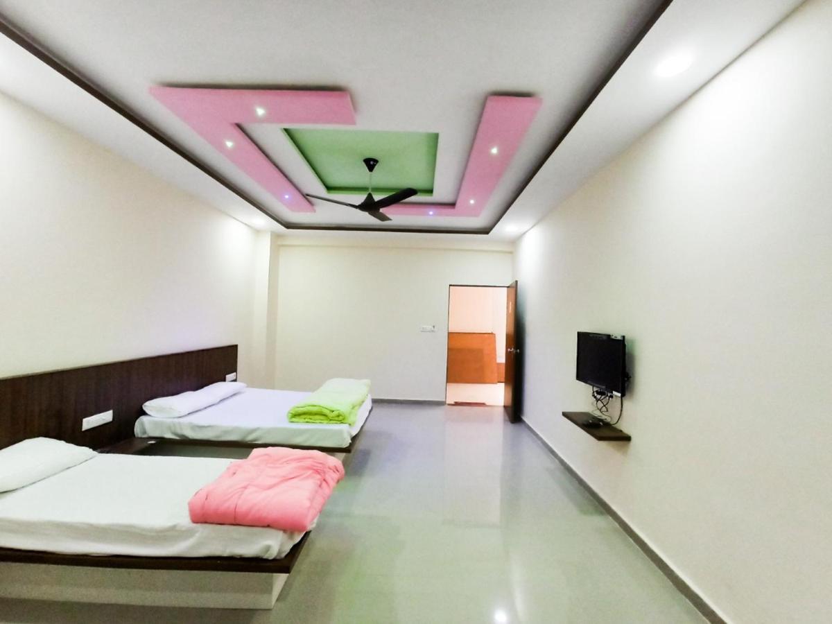 Hotel Plaza Inn Rajpipla Kültér fotó