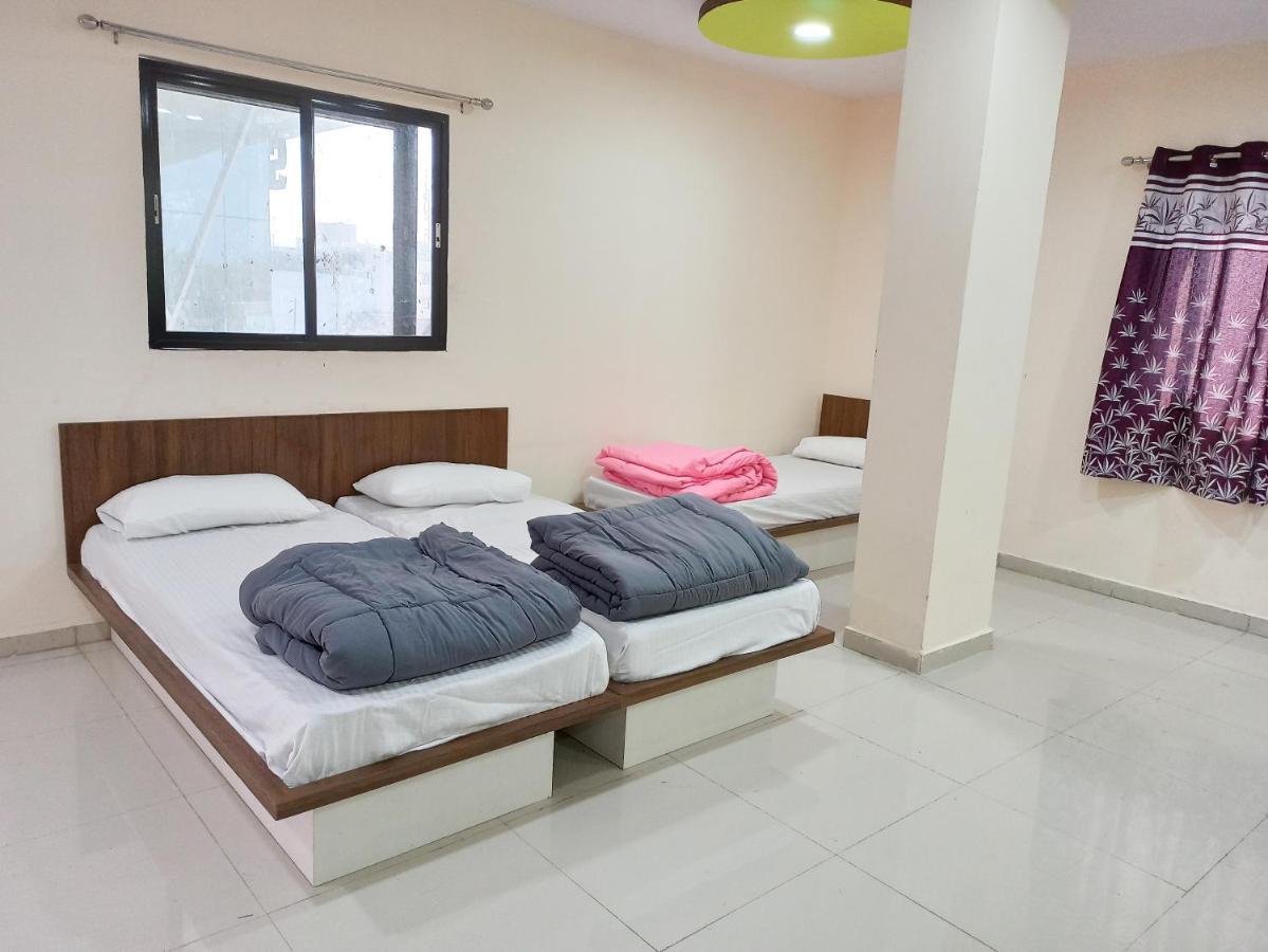 Hotel Plaza Inn Rajpipla Kültér fotó